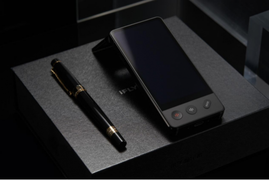 讯飞双屏翻译机上线新功能，录音翻译解决职场记录难题