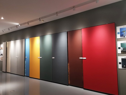 推动建材行业绿色低碳转型，科思创助力中晶建材开发其首款环保型一体化装饰板