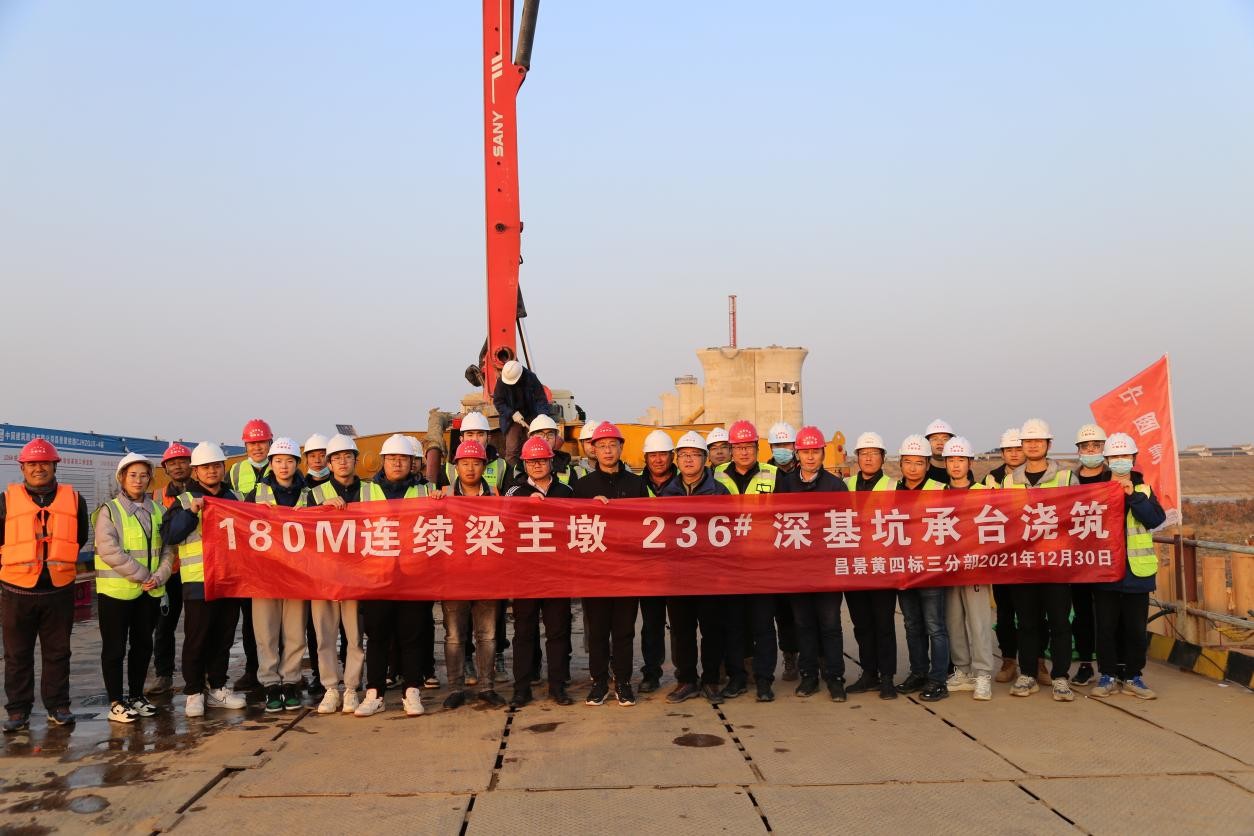  昌景黄铁路项目4标三分部全线墩身浇筑完成