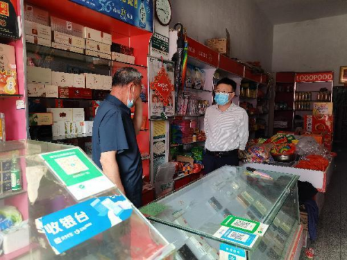 情系零售客户 重振经营信心——商水县烟草专卖局主要负责人走访农村卷烟零售商户