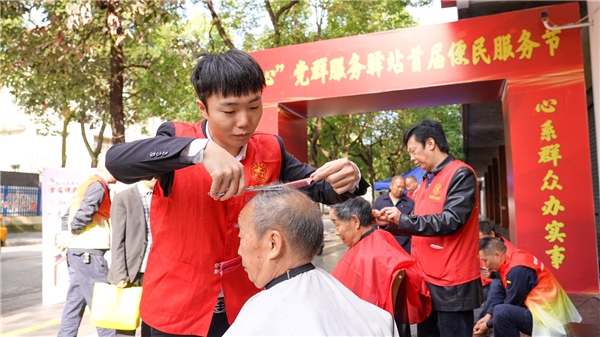 “小红心”传递“大温暖”