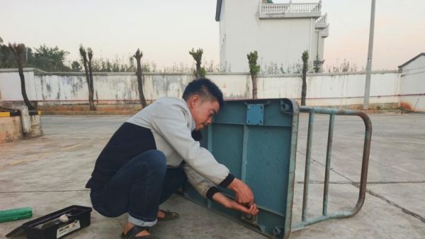 何飞的“移动五金店”