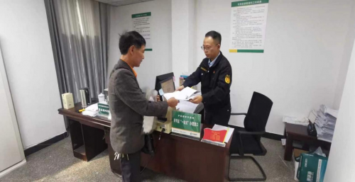 “党员示范岗”闪亮政务服务最前沿