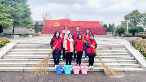 向阳而生的“野蔷薇”