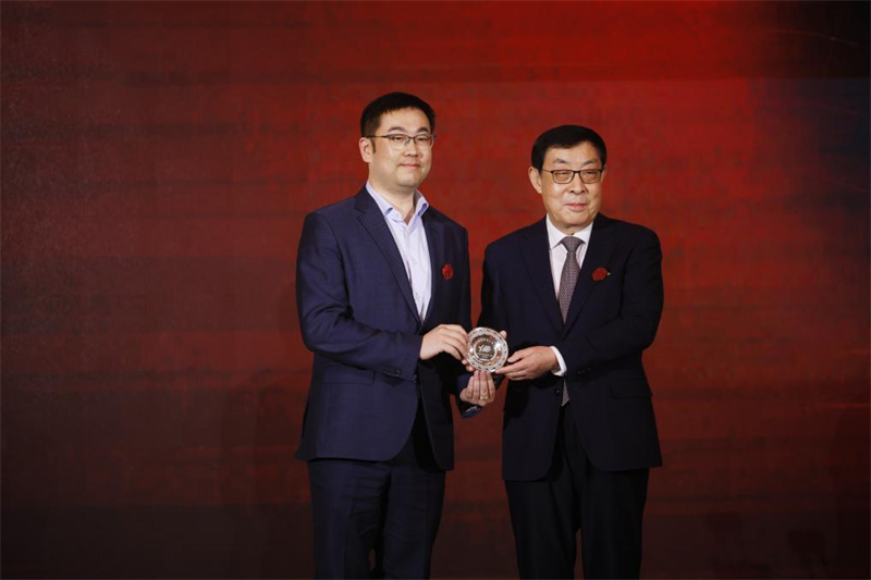 星纪魅族集团沈子瑜荣膺2023“年度行业领军人物”