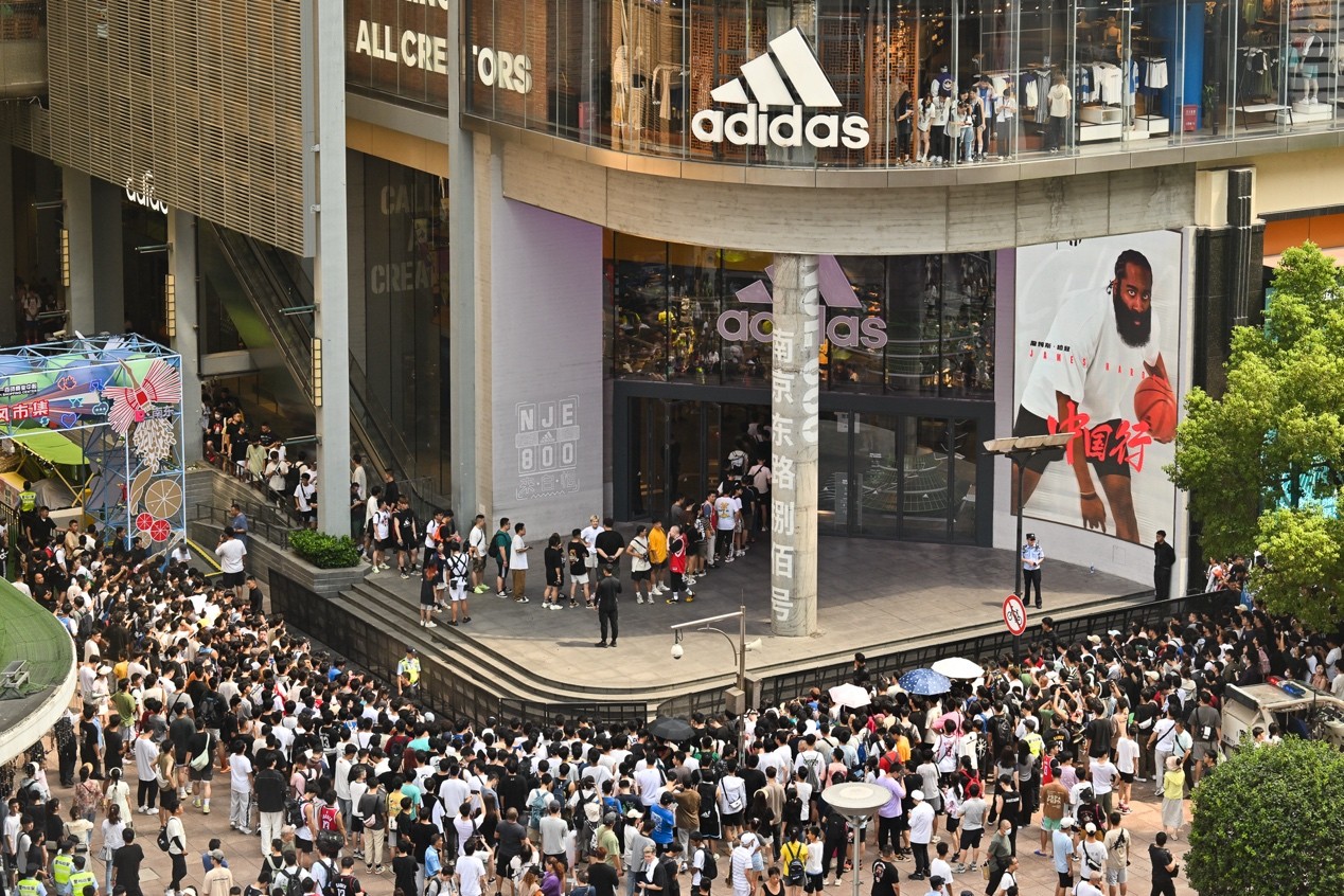 阿迪达斯变革走向深水区：加码新兴城市，本土产品比例将提升至75%