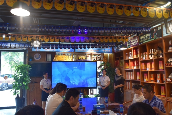 “超”有担当 “贵”在互助