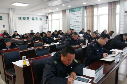 利川烟草：普法促发展 暖民零距离