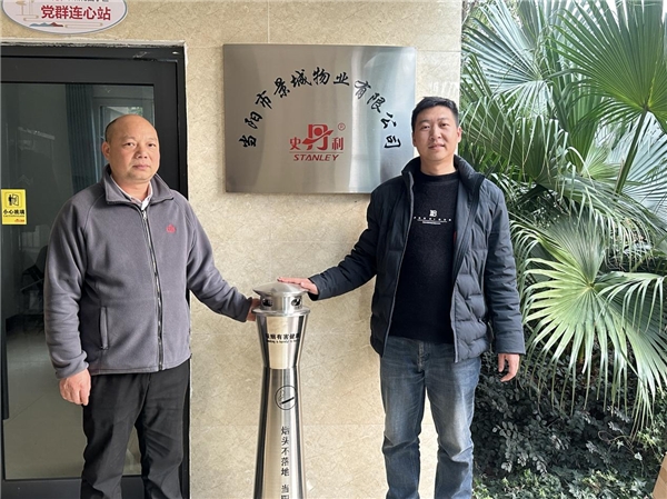 烟头不落地，文明共传递！湖北当阳烟草开展社区安装灭烟柱工作