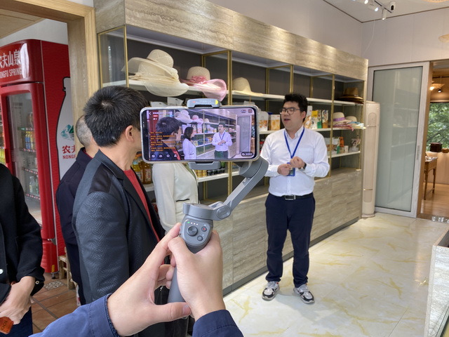 服务客户用“心”才有“新”