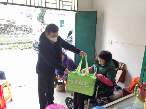 主题活动熔铸政 治信念    落细落小建强战斗堡垒