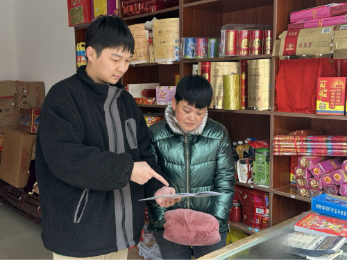 湖北黄梅：上下联动 喜派“法治”年货