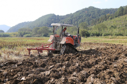福建漳平：“数智”装备助力农业生产提质增效