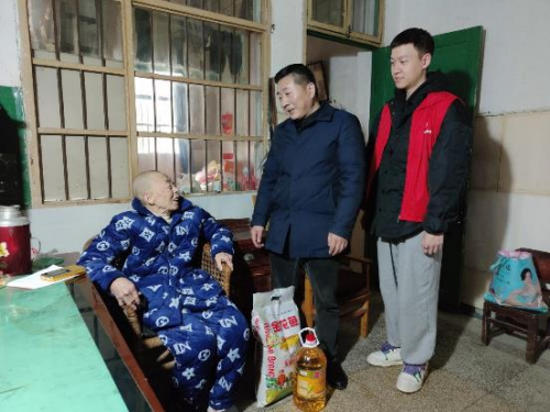 湖北浠水：志愿服务送关爱 文明实践迎新年