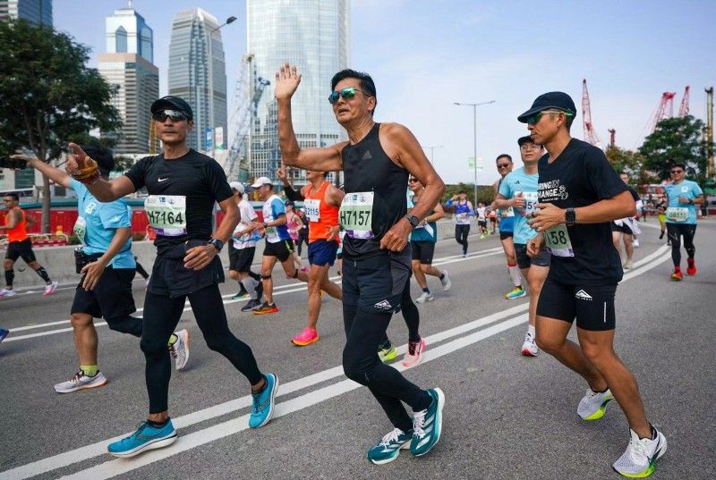 2024渣打香港马拉松落幕，adidas跑鞋成“发哥”新宠