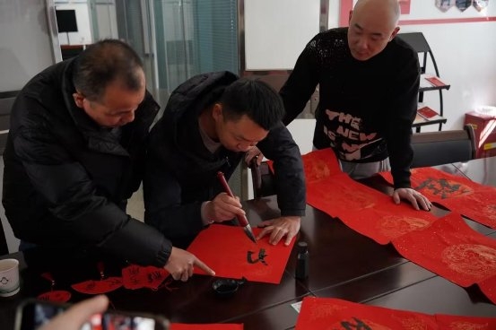 湖北黄梅：迎春纳福年味浓 关爱帮扶喜增收