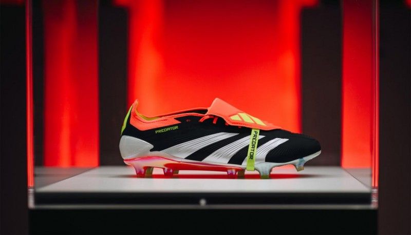 延续辉煌足迹，阿迪达斯开年全新猎鹰足球鞋套装升级问世