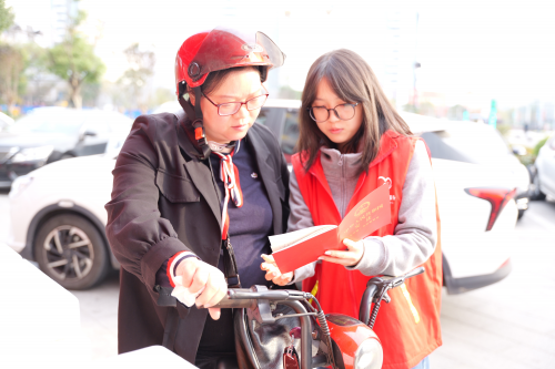 普法宣传进社区 法律浸润心坎里