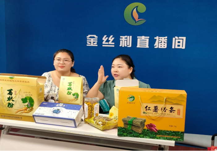 四季不歇 耕耘不辍 把好事、实事办在群众心坎上