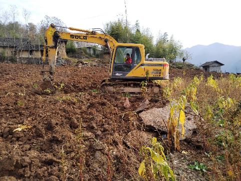 湖北兴山：烟田深翻 助推烟叶高质量发展