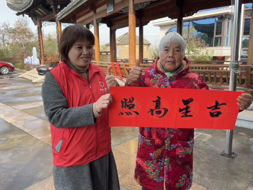 浙江新昌：龙行龘龘辞旧岁 “香溢”红里过新年