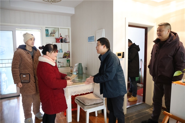  湖北省松滋市烟草专卖局：慰问帮扶传真情 殷殷关切送温暖 