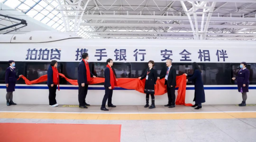 拍拍贷携手中国高铁提升品牌影响力，陪伴亿万劳动人民回家