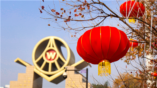 以匠心守初心 五粮液酿酒匠人春节坚守岗位多酿好酒