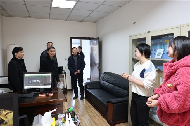 湖北松滋市烟草专卖局：领导班子新春上班第一天给员工拜年鼓劲