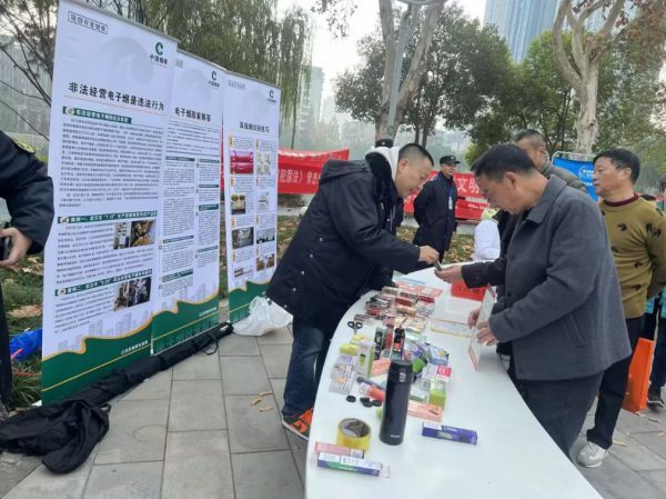 寒冬生暖意 普法抚民心