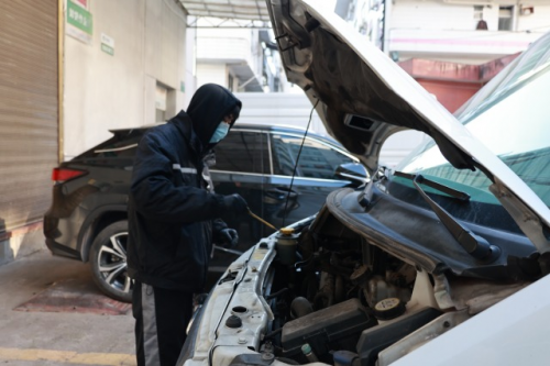 浙江泰顺：争分夺秒送货忙 全力以赴助攻坚