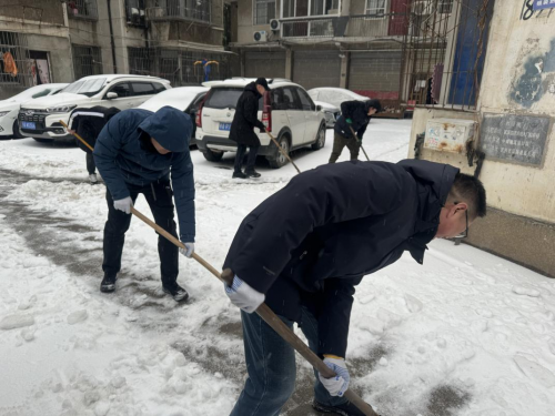 武昌烟草：党员先锋在行动 铲雪除冰暖人心