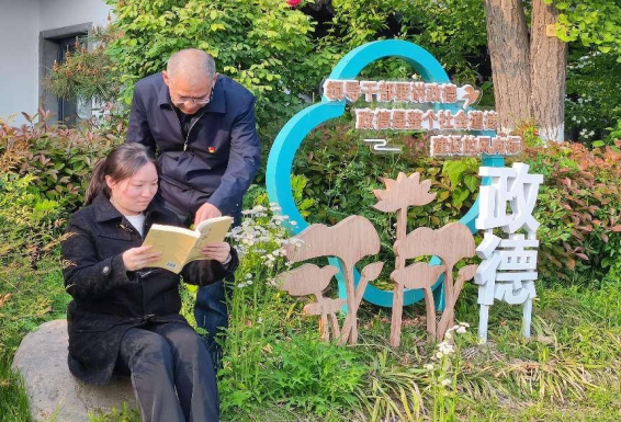 常念“廉字经” 劲吹清正风