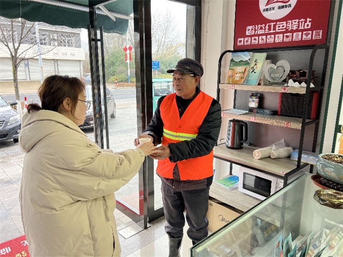 长兴烟草：“红色驿站”传递温暖助力振兴