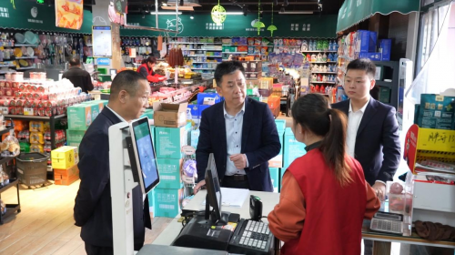 时时“解难题”  服务“不打折”