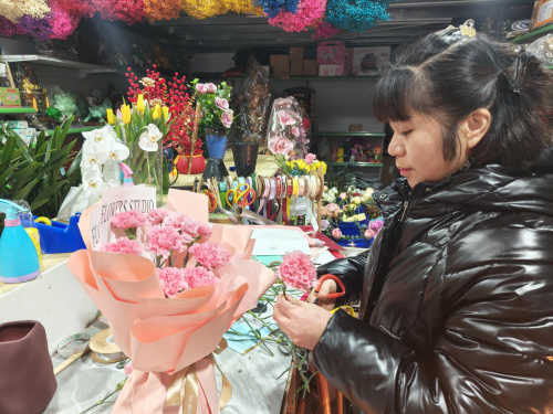 岳阳平江：她的小店，花香四溢