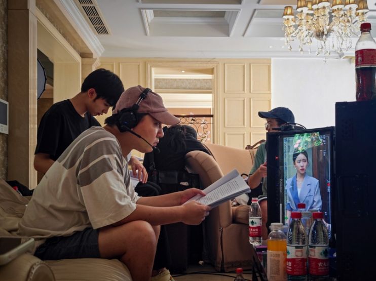 番茄与密盒文化联手推出短剧《养母胜亲娘》，感动无声的情感之旅