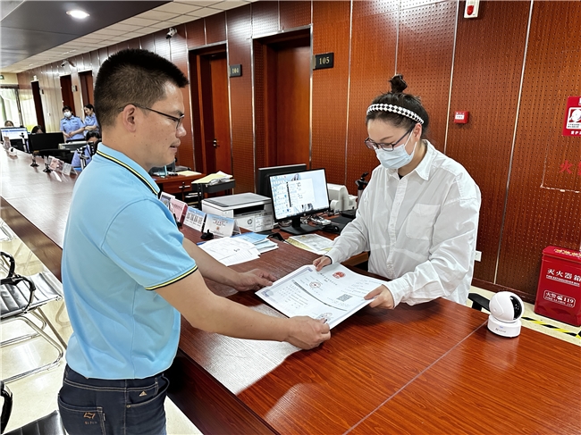 汉南区局：深化“放管服” 打造群众幸福“窗”