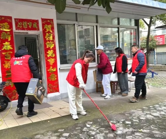 湖北黄州：以“雷锋红”绘就责任底色 续写为民服务暖篇章