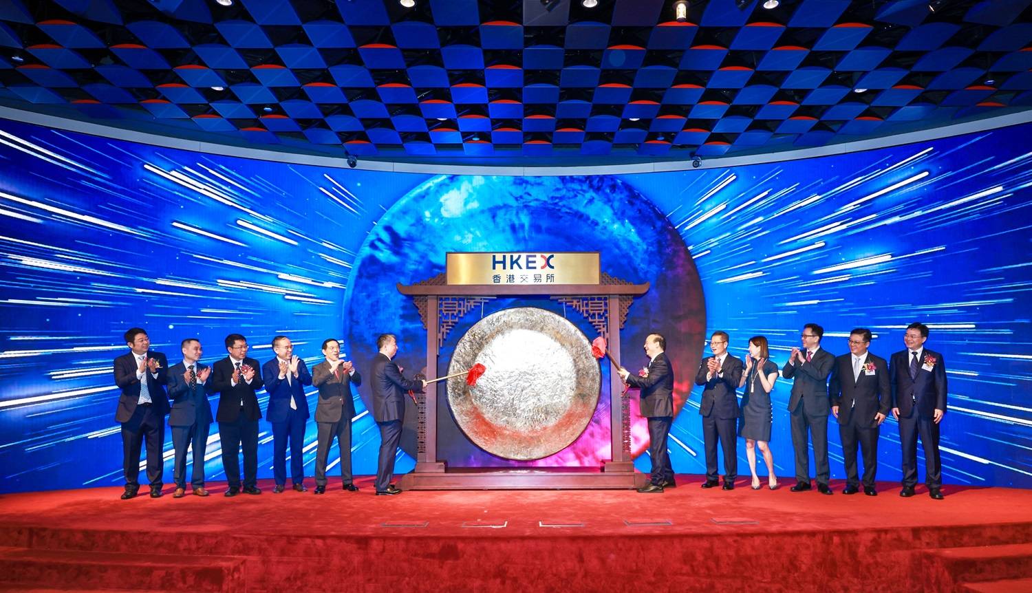 宁德时代：跳出传统制造业周期性逻辑，转向科技+能源复合赛道