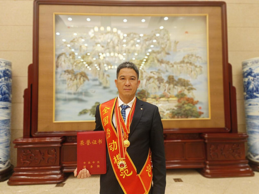 以身为“锚” 深扎卅载筑匠心