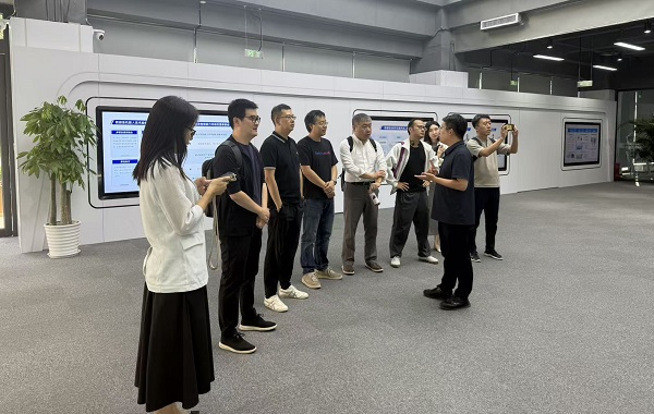 1758855596872643.jpg 1758855596872643.jpg