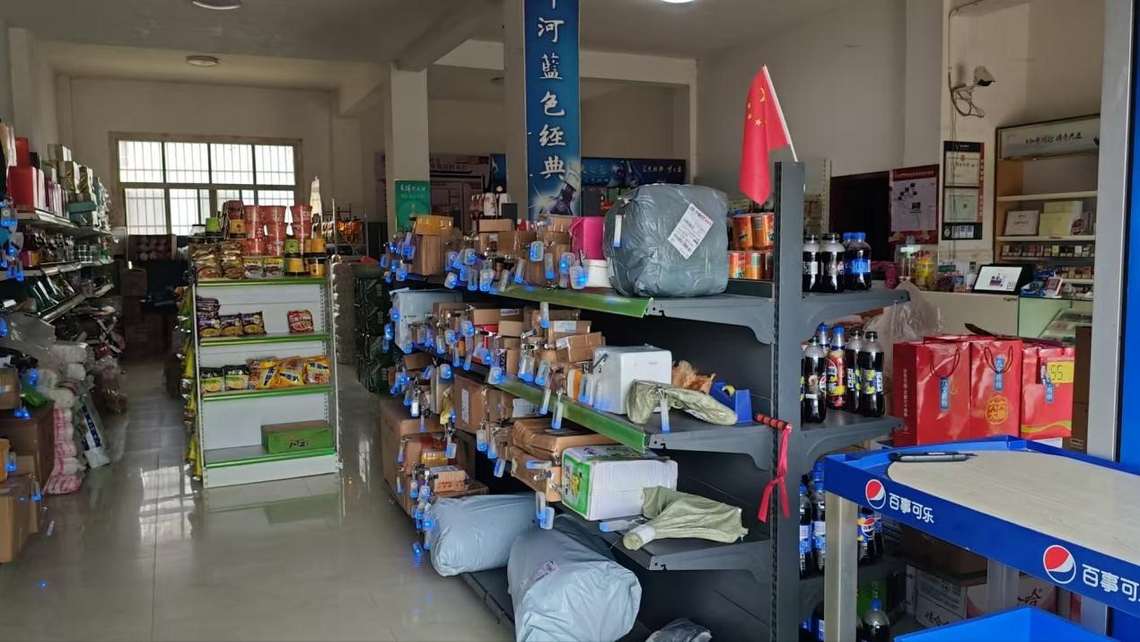 暖流润乡邻，“萤火”亮征程