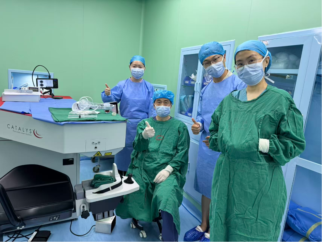 辽宁省首台强生眼力健第七代“CATALYS™白力士”联合VERITAS™手术成功实施